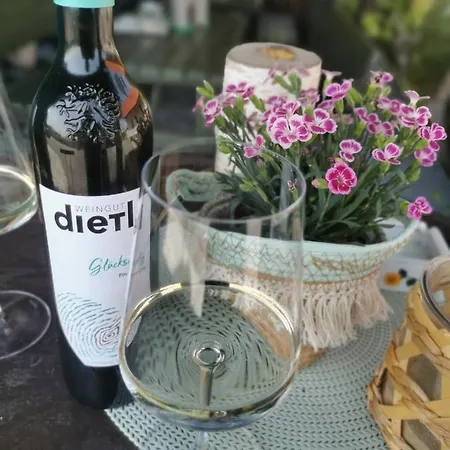 Winzer - Weingut Dietl Feriehus
