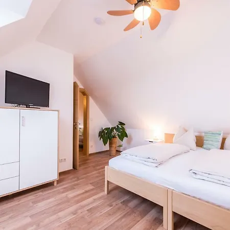 Winzer - Weingut Dietl Feriehus