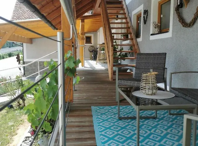 Winzer - Weingut Dietl *